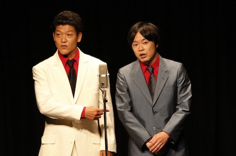 デジタルきんぎょ。左から、金本（駿河太郎）、藤川（尾上寛之）。(c)テレビ朝日