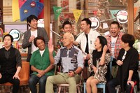 オール巨人（前列中央）ら。(c)フジテレビ