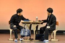 2019年「仁義なきネタライブ～有楽町死闘篇～」でコントを披露するうしろシティ。