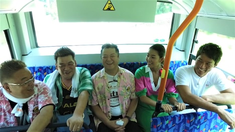 「バスサンド」にゲスト出演するブラックマヨネーズ小杉(中央)ら。(c)テレビ朝日