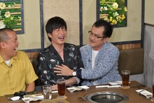 （左から）タカアンドトシ・トシ、田中圭、吉田鋼太郎。(c)テレビ朝日