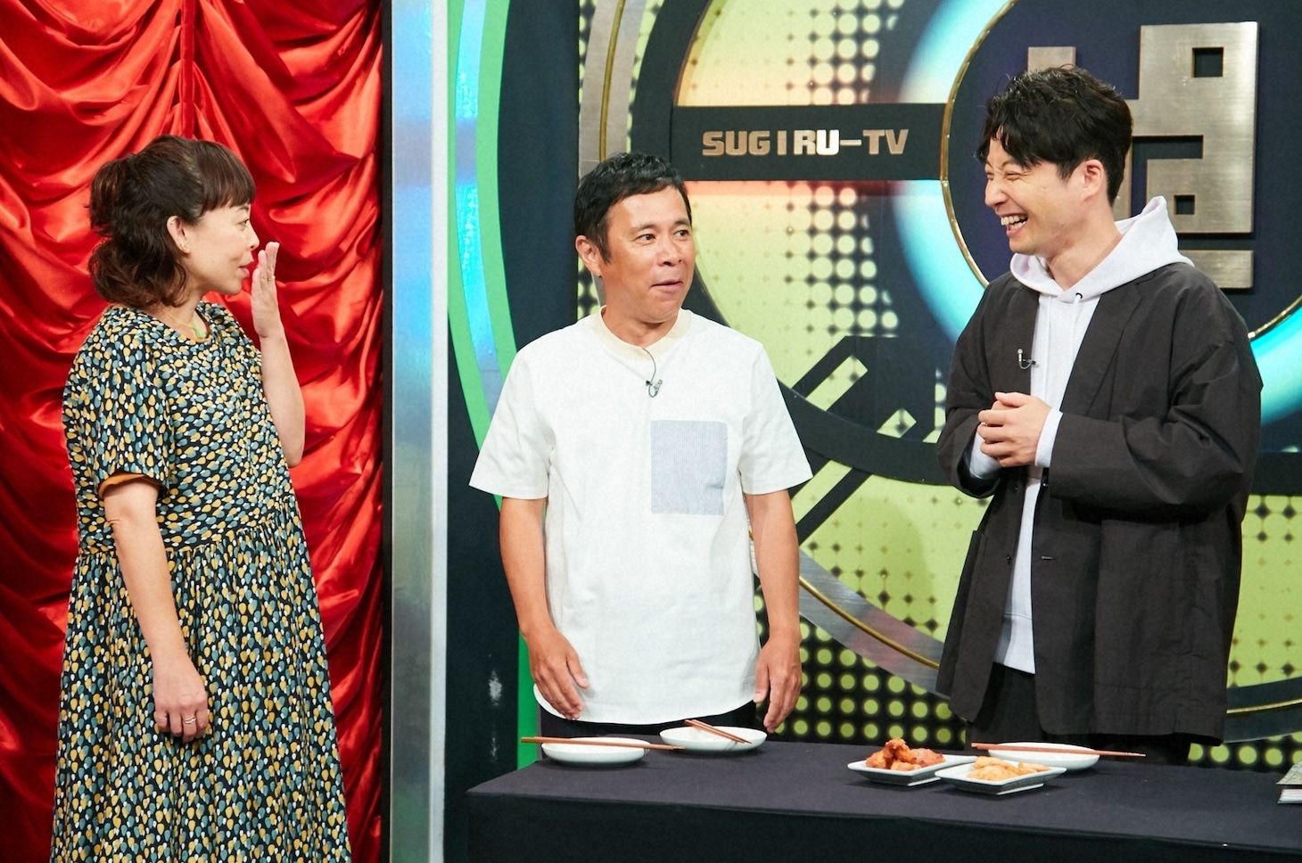 （左から）なるみ、ナインティナイン岡村、星野源。(c)ABCテレビ