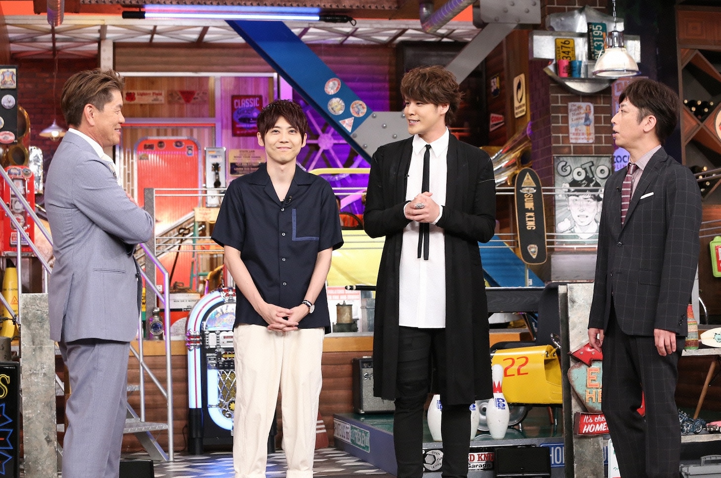 左からヒロミ、梶裕貴、宮野真守、フットボールアワー後藤。