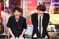 左から梶裕貴、宮野真守。