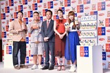 （左から）チョコレートプラネット、サンヨー食品株式会社・広報宣伝部の水谷氏、竹内結子、中川翔子。