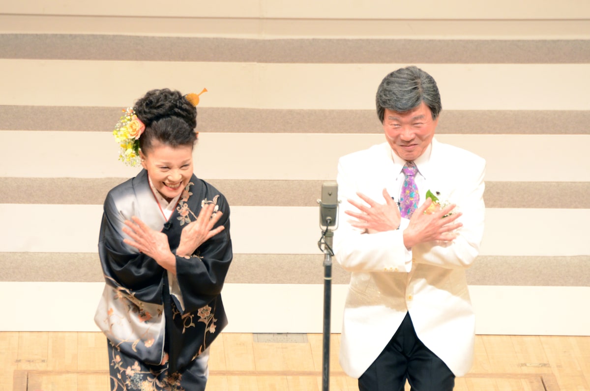 夫婦漫才の新山ひでやが死去 最高最幸 やかつらネタで愛される お笑いナタリー