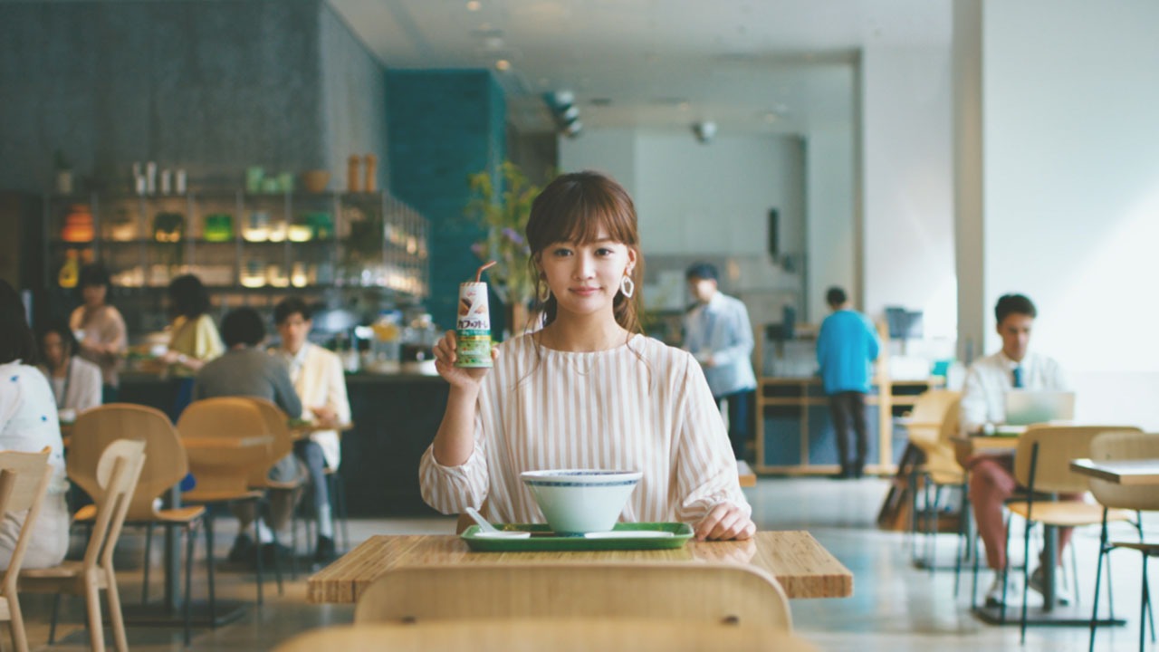 尼神インターが出演するCM「カフェオーレ ゆるりシリーズ」より。