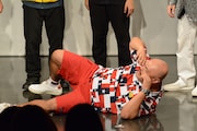 「胎児になりたい」と言い出して泣きわめく安田大サーカス・クロちゃん。