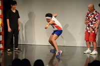 「ノーセンスヘヴィメタ選手権」より。集めた“タマキン”でビリヤードをするサンシャイン池崎。