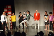 エンディングで「両腕が強いコマネチ」を披露するいち・もく・さん・くぼた。