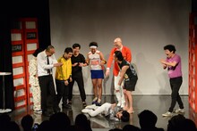 エンディングで「両腕が強いコマネチ」を披露し、倒れるいち・もく・さん・くぼた。