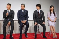 左からくりぃむしちゅー上田、舘ひろし、櫻井翔、小島瑠璃子。