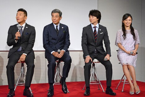 左からくりぃむしちゅー上田、舘ひろし、櫻井翔、小島瑠璃子。