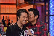 左からEXILE TAKAHIRO、高嶋政宏。(c)読売テレビ