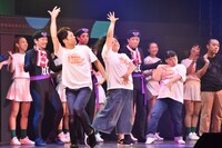 （手前左から）せとたけお、ニッチェ。