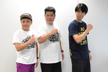 左からパラシュート部隊・斉藤、ゴリけん、パラシュート部隊・矢野。