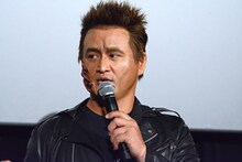 T-800に扮するガリットチュウ福島。