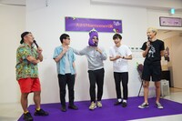 おでこ取れちゃったくん着ぐるみ披露イベントの様子。