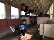 「サンドウィッチマンのバズれ！アスリートTuber」のワンシーン。(c)日本テレビ