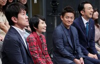 ネタを鑑賞するMC陣。