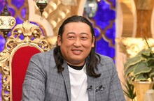 「櫻井・有吉THE夜会」にゲスト出演するロバート秋山。(c)TBS