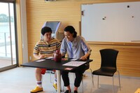 「冒険発掘バラエティ 霜降り明星のあてみなげ」ロケ中の様子。(c)静岡朝日テレビ