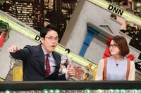 （左から）かまいたち濱家、宮澤エマ。(c)フジテレビ