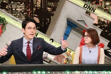 「全力！脱力タイムズ」に出演する（左から）かまいたち濱家、宮澤エマ。(c)フジテレビ