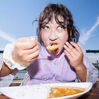 ロバート秋山、ちりめん山椒8kgを平らげる大食い界の絶対女王・サタン小松田に