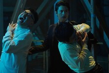 「ルパンの娘」に出演するイジリー岡田（左）。(c)フジテレビ