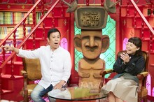 （左から）ナインティナイン岡村、なるみ。(c)ABCテレビ