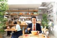 AudibleのWebCM「ランチ」編より。