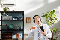 AudibleのWebCM「出勤前」 編より。