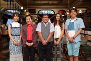 （左から）海老原優香アナ、グッチ裕三、カンニング竹山、池田美優、石橋貴明。(c)フジテレビ
