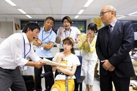 「猪又進と8人の喪女～私の初めてもらってください～」の出演者たち。(c)関西テレビ