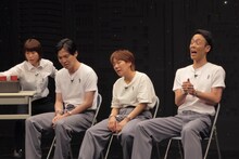 Aマッソとラパルフェによるコントのワンシーン。(c)BSフジ