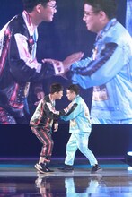 「神戸コレクション」に登場したミキ。