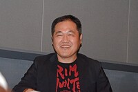 壇上から呼び込まれた三浦マイルド。