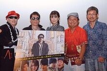 左から柴田容疑者、横須賀歌麻呂、柳ゆり菜、チャンス大城、大塚恭司監督。