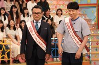 「嵐チーム」プラスワンゲストの（左から）三谷幸喜、アンジャッシュ児嶋。(c)フジテレビ