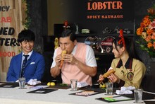 左からオードリー、土屋太鳳。(c)日本テレビ