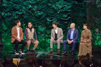 左からゲストのロッチ、司会の千原ジュニア、高橋克実、飯豊まりえ。