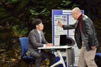 ロッチの「十文字アキラ＠不動産屋」を演じる和田正人と田山涼成。