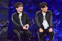 山崎樹範（左）と長谷川朝晴（右）。