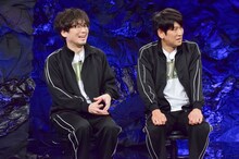 山崎樹範（左）と長谷川朝晴（右）。