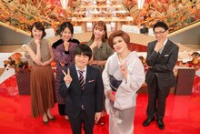 「誰も調べた事がない日本語ランキング ニッポンねほりはほり」に出演する（前列左から）バカリズム、IKKO、（後列左から）橋本真衣（TNCアナウンサー）、井森美幸、藤田ニコル、齋藤孝。(c)テレビ西日本