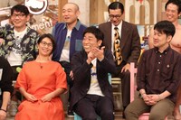明石家さんまのモノマネをする原口あきまさ（前列中央)。(c)フジテレビ