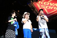 左から宇都宮まき、カジヒデキ、小籔千豊。