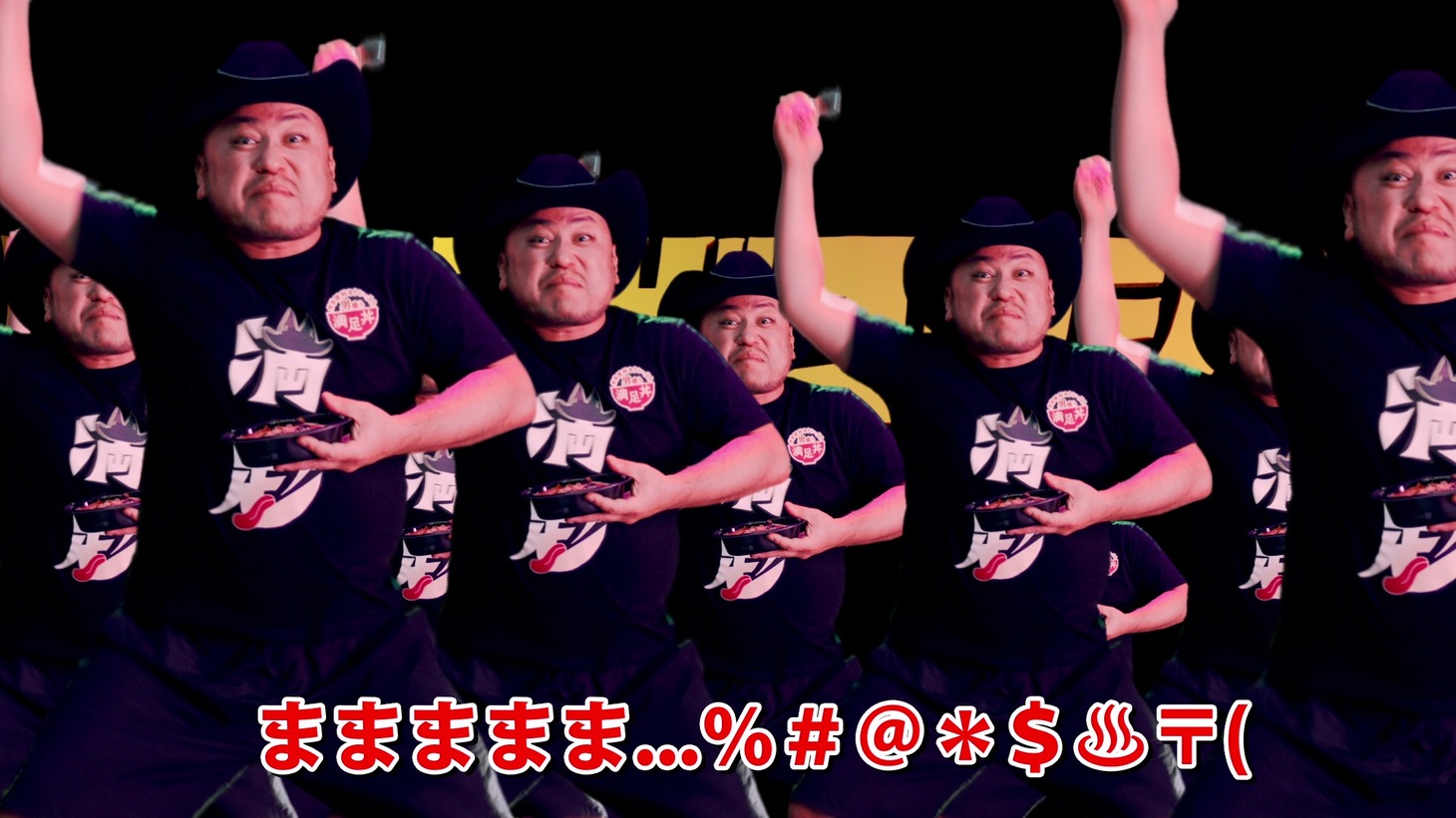 WebCM「誇張しすぎた食レポ篇」のワンシーン。