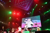 ぎぎぎのでにろうを迎えて歌うTOKYO No.1 SOUL SET。